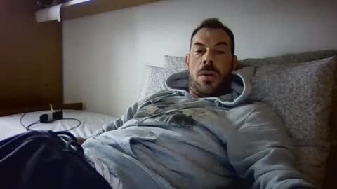 Snapshot of slevin1983 chatting on 02/11/25, 12:05 slevin online show from 02/11/25, 12:05