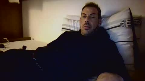 Snapshot of slevin1983 chatting on 02/26/25, 12:27 slevin online show from 02/26/25, 12:27