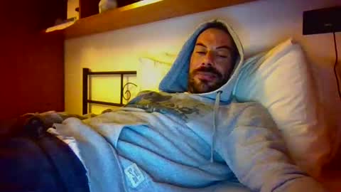 Snapshot of slevin1983 chatting on 10/28/25, 12:58 slevin online show from 10/28/25, 12:58