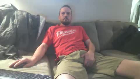 Snapshot of slim4beardad chatting on 11/05/25, 12:10 masc slim dude for bears online show from 11/05/25, 12:10