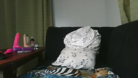 Snapshot of slim_bitch_ chatting on 11/27/25, 02:02 becky online show from 11/27/25, 02:02