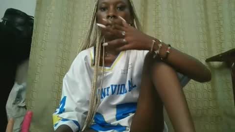 Snapshot of slim_bitch_ chatting on 12/15/25, 02:27 becky online show from 12/15/25, 02:27