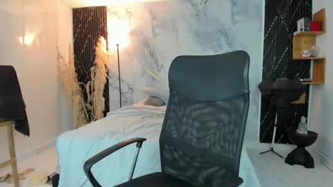 slim_master12 online show from 07/22/26, 11:51