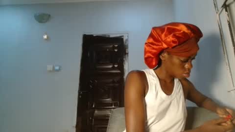 Snapshot of slimbaby16 chatting on 12/02/25, 05:02 Slim online show from 12/02/25, 05:02