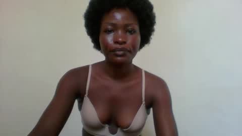 Snapshot of slimdiva chatting on 05/15/26, 06:42 slimdiva online show from 05/15/26, 06:42