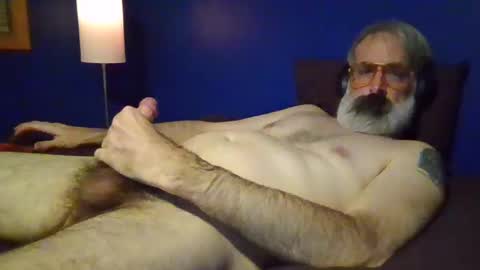 Snapshot of slimglimmer chatting on 12/21/24, 05:47 Slimglimmer online show from 12/21/24, 05:47