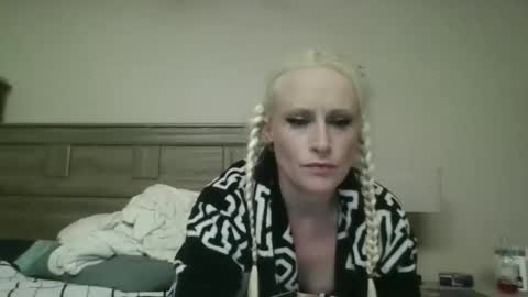 Snapshot of slip_inslide chatting on 04/16/26, 10:38 slip_inslide online show from 04/16/26, 10:38