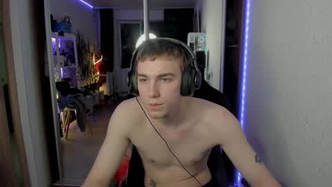 Snapshot of slippery_baby chatting on 12/03/24, 02:38 Mila online show from 12/03/24, 02:38
