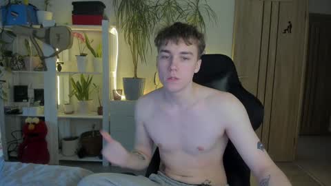 Snapshot of slippery_baby chatting on 02/08/25, 01:11 Mila online show from 02/08/25, 01:11