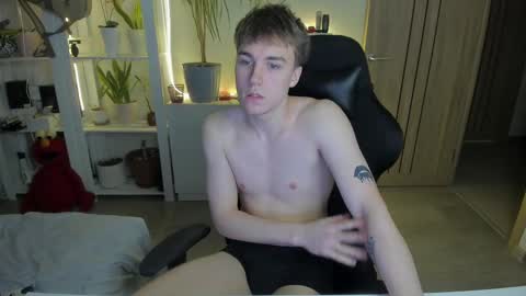 Snapshot of slippery_baby chatting on 02/11/25, 03:51 Mila online show from 02/11/25, 03:51