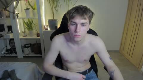 Snapshot of slippery_baby chatting on 02/21/25, 11:10 Mila online show from 02/21/25, 11:10