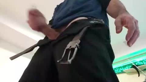 Snapshot of slongtastical chatting on 12/25/24, 12:05 lilcox online show from 12/25/24, 12:05