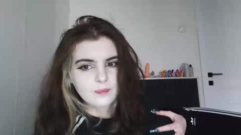 Snapshot of sloomonata chatting on 09/15/25, 09:09 sloomonata online show from 09/15/25, 09:09