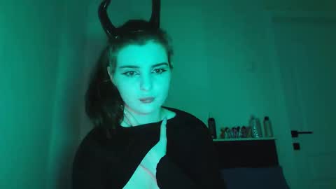 Snapshot of sloomonata chatting on 10/31/25, 01:50 sloomonata online show from 10/31/25, 01:50