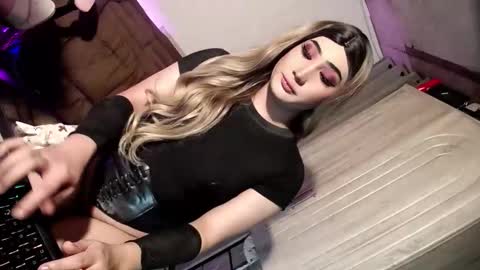 Nathalie online show from 05/04/26, 02:51