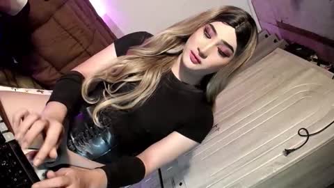 Nathalie online show from 05/20/26, 05:35