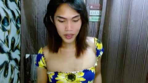 Snapshot of slutqueen_raz chatting on 06/11/26, 12:32 Raz online show from 06/11/26, 12:32