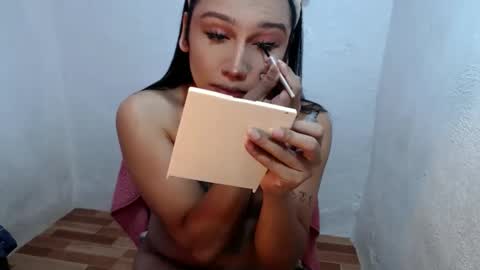 Snapshot of slutty_classyxx chatting on 09/19/25, 05:13 Lovie online show from 09/19/25, 05:13