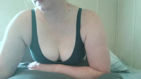 Snapshot of slutty_redhead3 chatting on 06/25/26, 04:11 Slutty redhead3 online show from 06/25/26, 04:11