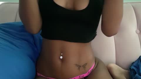 Snapshot of sluttyandsmall chatting on 10/16/25, 01:06 Jade online show from 10/16/25, 01:06