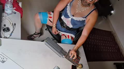 Snapshot of sluttygina1 chatting on 06/19/26, 08:56 sluttygina1 online show from 06/19/26, 08:56
