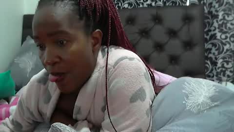 sluttylaura18 online show from 02/17/25, 07:37