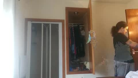 Snapshot of sluttysuzie17 chatting on 05/06/26, 03:39 SluttySuzie17 online show from 05/06/26, 03:39