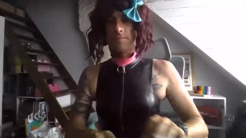 Snapshot of sluttytoy83 chatting on 06/01/26, 05:25 sluttytoy83 online show from 06/01/26, 05:25