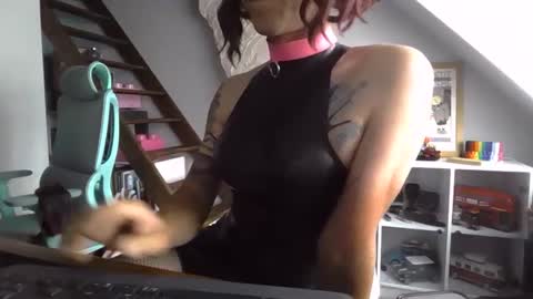 Snapshot of sluttytoy83 chatting on 06/03/26, 04:01 sluttytoy83 online show from 06/03/26, 04:01