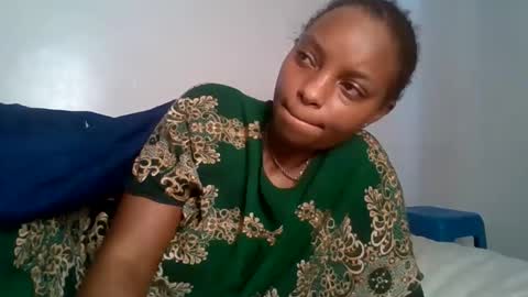 Snapshot of slutyanah1 chatting on 06/11/26, 09:40 Anah online show from 06/11/26, 09:40