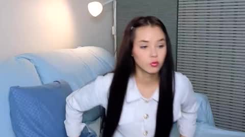 Lily online show from 09/10/25, 01:11