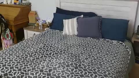 Rachel Lawrence online show from 01/26/25, 03:48