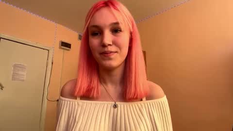 Snapshot of slyviaendo chatting on 03/28/26, 12:05 Viola online show from 03/28/26, 12:05