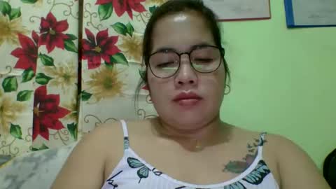 Snapshot of small_boobs59 chatting on 11/18/25, 02:21 Lovewella online show from 11/18/25, 02:21