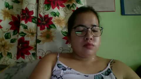 Snapshot of small_boobs59 chatting on 11/19/25, 02:22 Lovewella online show from 11/19/25, 02:22