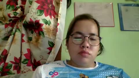 Snapshot of small_boobs59 chatting on 11/23/25, 01:49 Lovewella online show from 11/23/25, 01:49