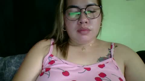 Snapshot of small_boobs59 chatting on 02/19/26, 02:40 Lovewella online show from 02/19/26, 02:40