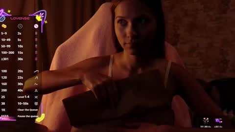 Snapshot of small_emma0 chatting on 10/22/25, 06:18 Emma online show from 10/22/25, 06:18