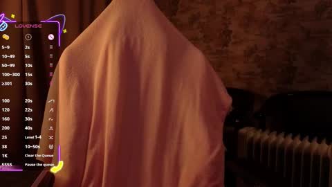 Snapshot of small_emma0 chatting on 10/24/25, 06:48 Emma online show from 10/24/25, 06:48