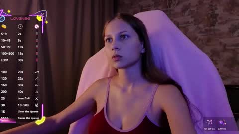 Snapshot of small_emma0 chatting on 11/03/25, 08:10 Emma online show from 11/03/25, 08:10