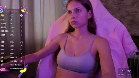 Snapshot of small_emma0 chatting on 12/04/25, 08:34 Emma online show from 12/04/25, 08:34