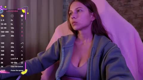 Snapshot of small_emma0 chatting on 12/14/25, 11:48 Emma online show from 12/14/25, 11:48