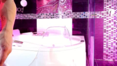 Small Hot19 online show from 12/19/25, 09:16