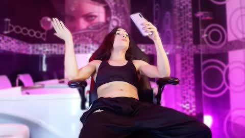 Small Hot19 online show from 04/09/26, 10:31