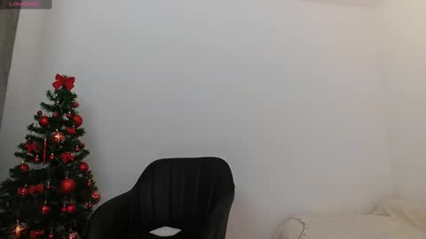 Snapshot of smalldoll7 chatting on 01/08/25, 06:09 Arianna online show from 01/08/25, 06:09