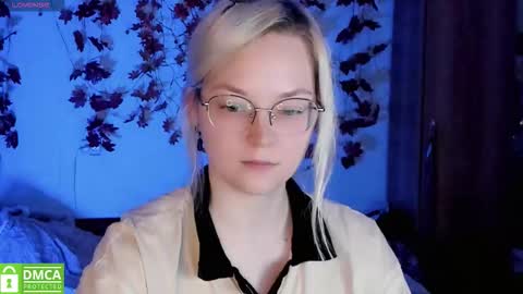 smallimpmeili online show from 11/21/25, 07:23