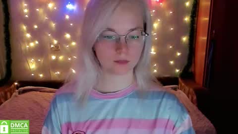 smallimpmeili online show from 11/27/25, 08:33