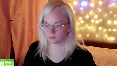 smallimpmeili online show from 11/28/25, 08:00