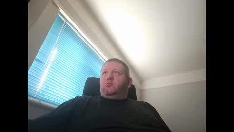 Snapshot of smallone19832 chatting on 02/27/25, 10:37 smallone19832 online show from 02/27/25, 10:37