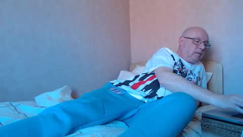 Steve online show from 04/23/26, 01:35